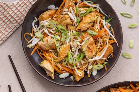 Bami Goreng med kylling, nudler og bønnespirer