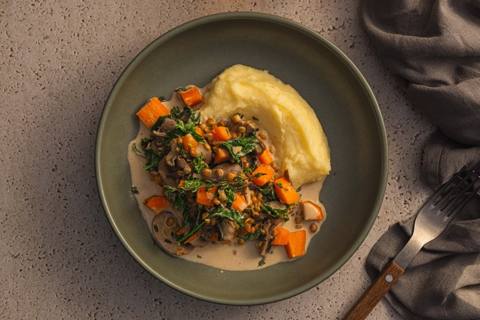 Fransk svampegryde med grønkål, grønne linser og trøffelkartoffelmos