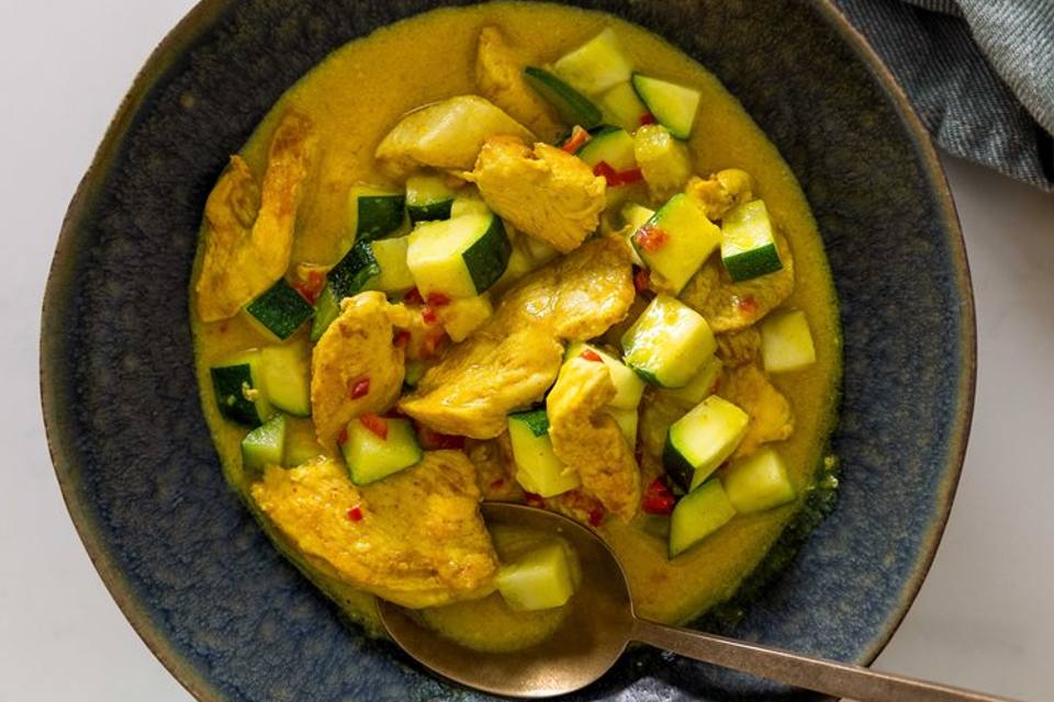 Kyllingeinderfilet i kokoscreme med squash og peberfrugt — RetNemts eget foto