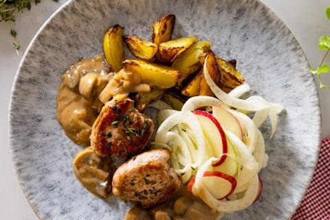 Svinemedaljoner med svampesauce og æble/fennikelsalat