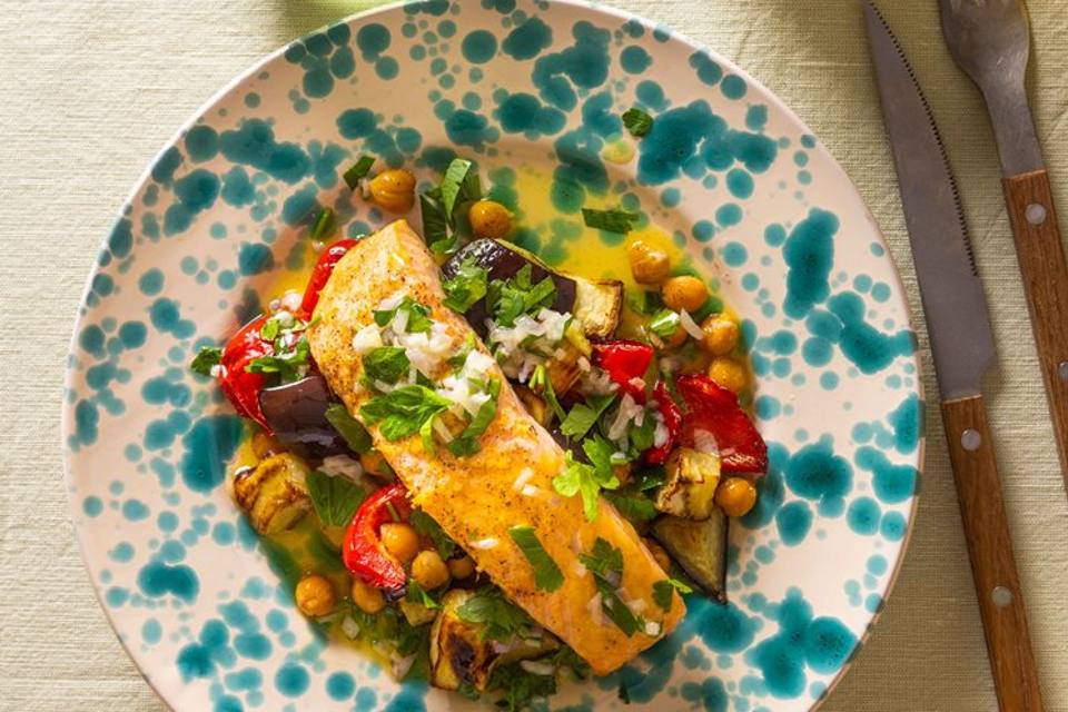 Salmone al limone con peperone, zucca e ceci, burro al prezzemolo — RetNemts eget foto