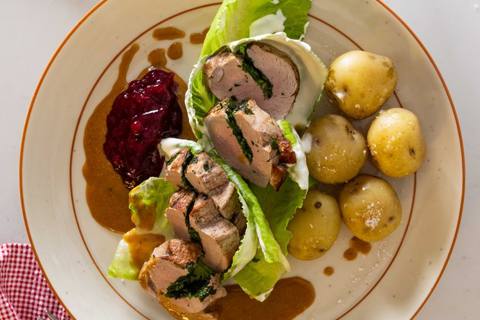 Persillefyldt mørbrad med flødesauce