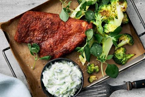 Crispy kylling med bulgur og tzatziki