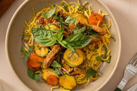 Drunken noodles - Fyldig Thai wok med svinekød