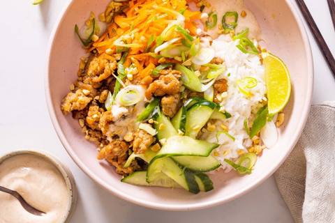 Rice bowl med teriyaki kylling og peanuts