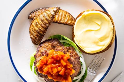 Mexi-burger med ovnbagte kartofler