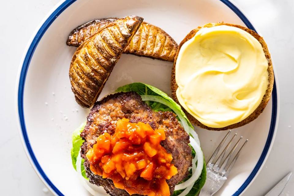 Mexi-burger med ovnbagte kartofler — RetNemts eget foto