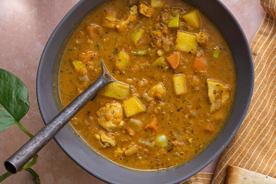 Mulligatawny suppe med kylling og naan — RetNemts eget foto