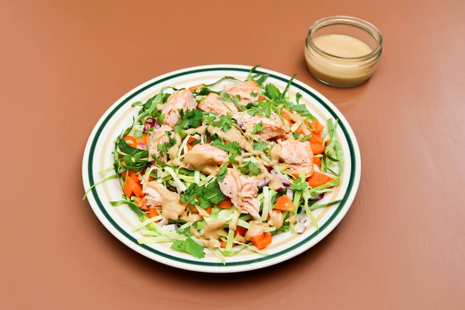 Asiatisk laksesalat — Skagenfoods eget foto