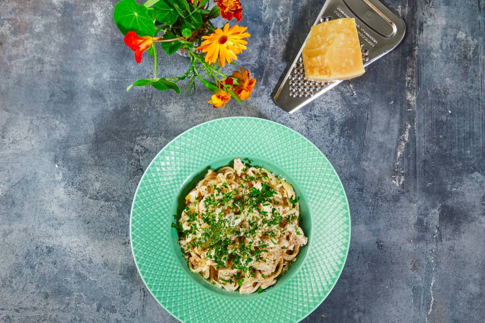 Heat: Kylling Alfredo med pasta & parmesan — Skagenfoods eget foto